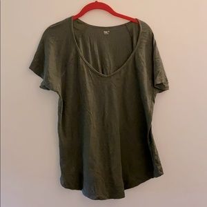 GAP forest green shirt